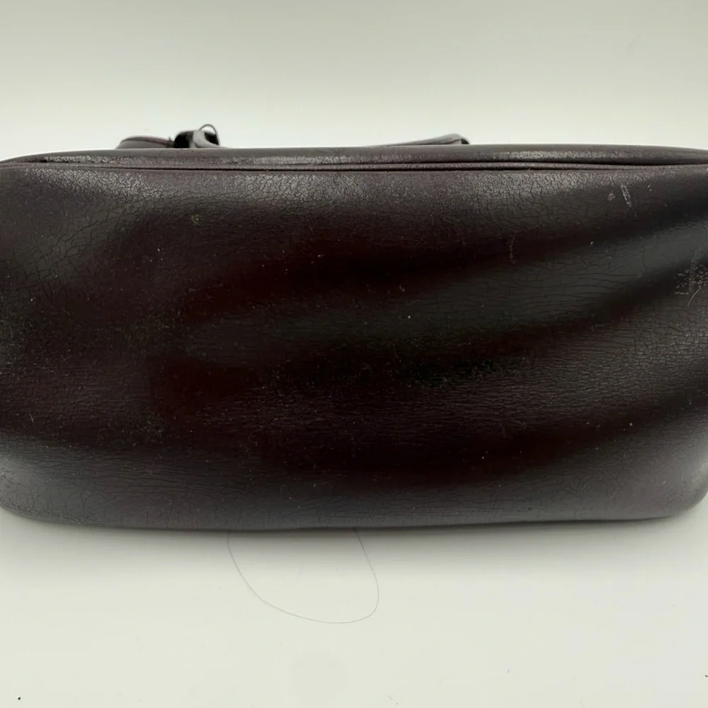 Elegant Longchamp burgundy Leather Handbag